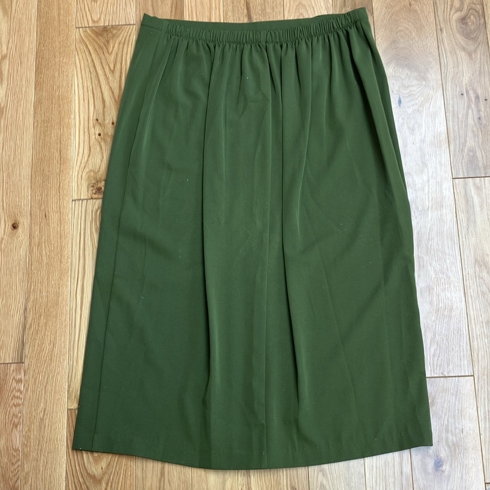 Vintage plus green skirt, kick pleats, elastic waist, size 20W - Picture 3 of 4